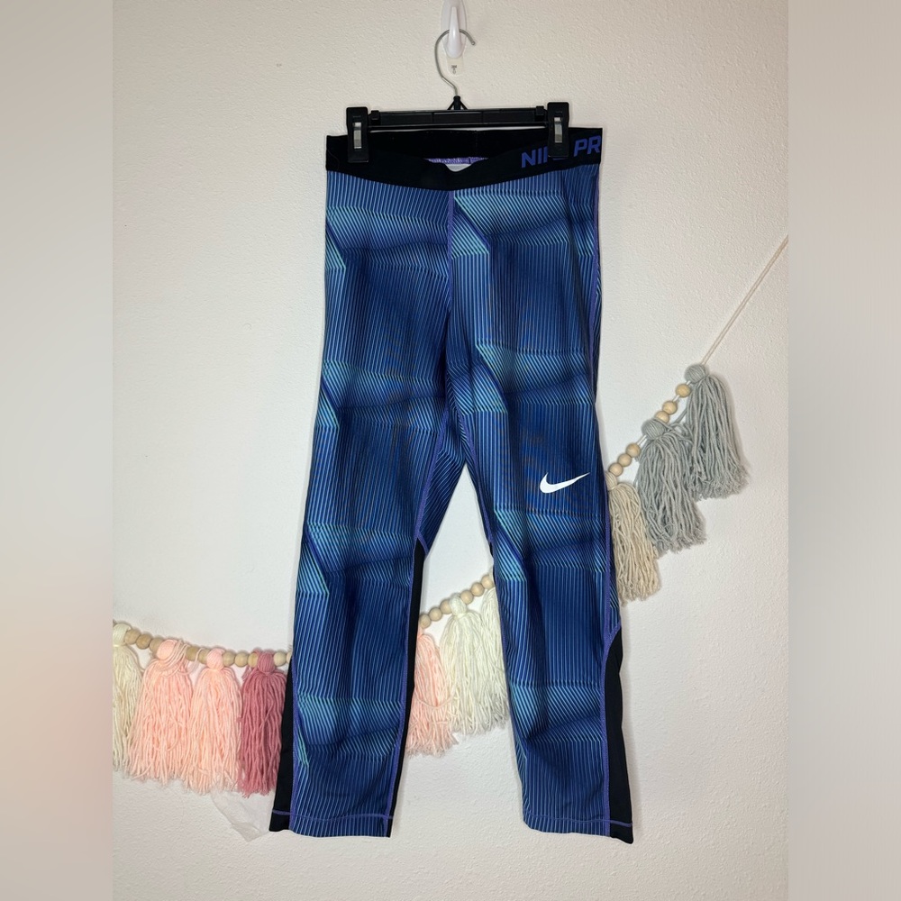 Cropped Nike pro pants 🛍